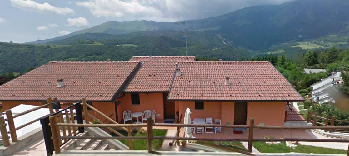 Casa Vacanze Rosalba Ferrara di Monte Baldo Ngoại thất bức ảnh