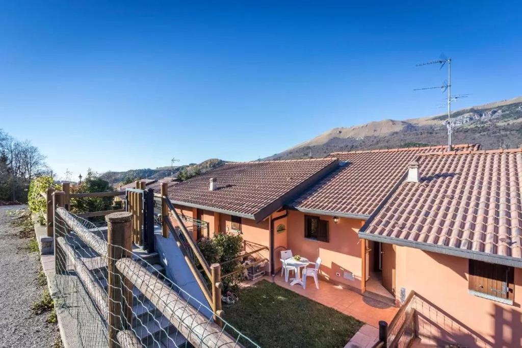 Casa Vacanze Rosalba Ferrara di Monte Baldo Ngoại thất bức ảnh