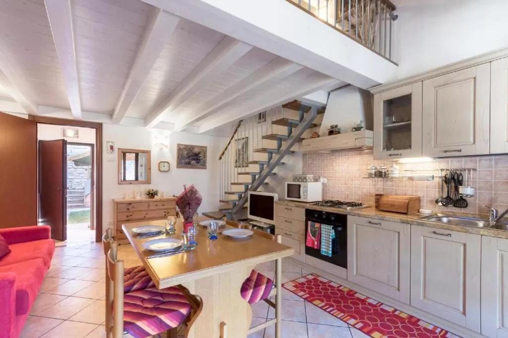 Casa Vacanze Rosalba Ferrara di Monte Baldo Ngoại thất bức ảnh